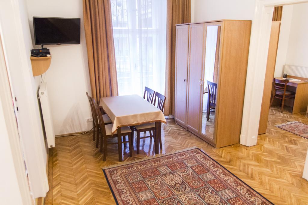 Authentic Budapest Apartment — Photos 2