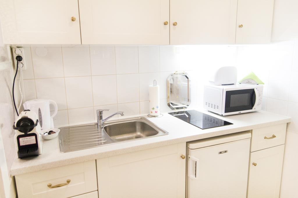 Authentic Budapest Apartment — Photos 3